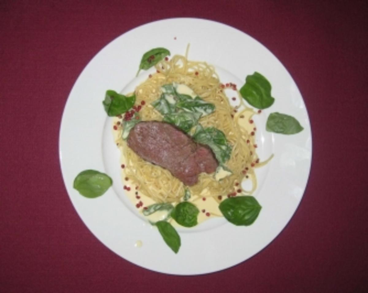 Spaghetti in Zitronen-Basilikum-Sahnesoße mit Rinderfiletspitzen ...