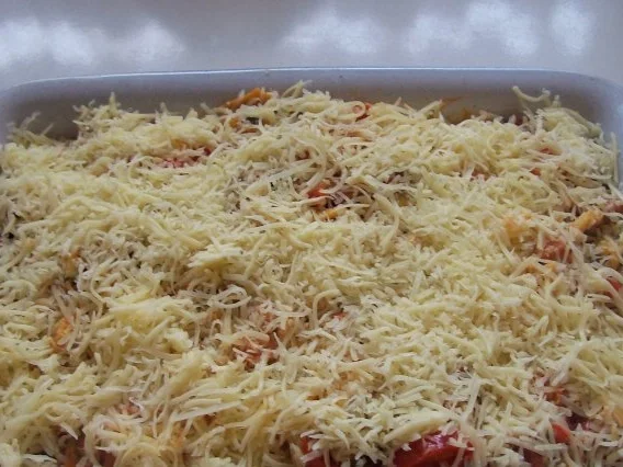 Rezept: Feuriger Spätzle-Leberkäse-Auflauf mit cremiger Gemüse-Tomatensoße Bild Nr. 9 Feuriger Spätzle-Leberkäse-Auflauf mit cremiger Gemüse-Tomatensoße - Rezept - Bild Nr. 9