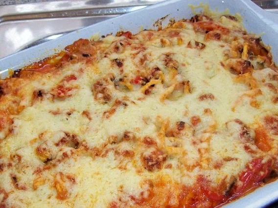 Rezept: Feuriger Spätzle-Leberkäse-Auflauf mit cremiger Gemüse-Tomatensoße Bild Nr. 10 Feuriger Spätzle-Leberkäse-Auflauf mit cremiger Gemüse-Tomatensoße - Rezept - Bild Nr. 10