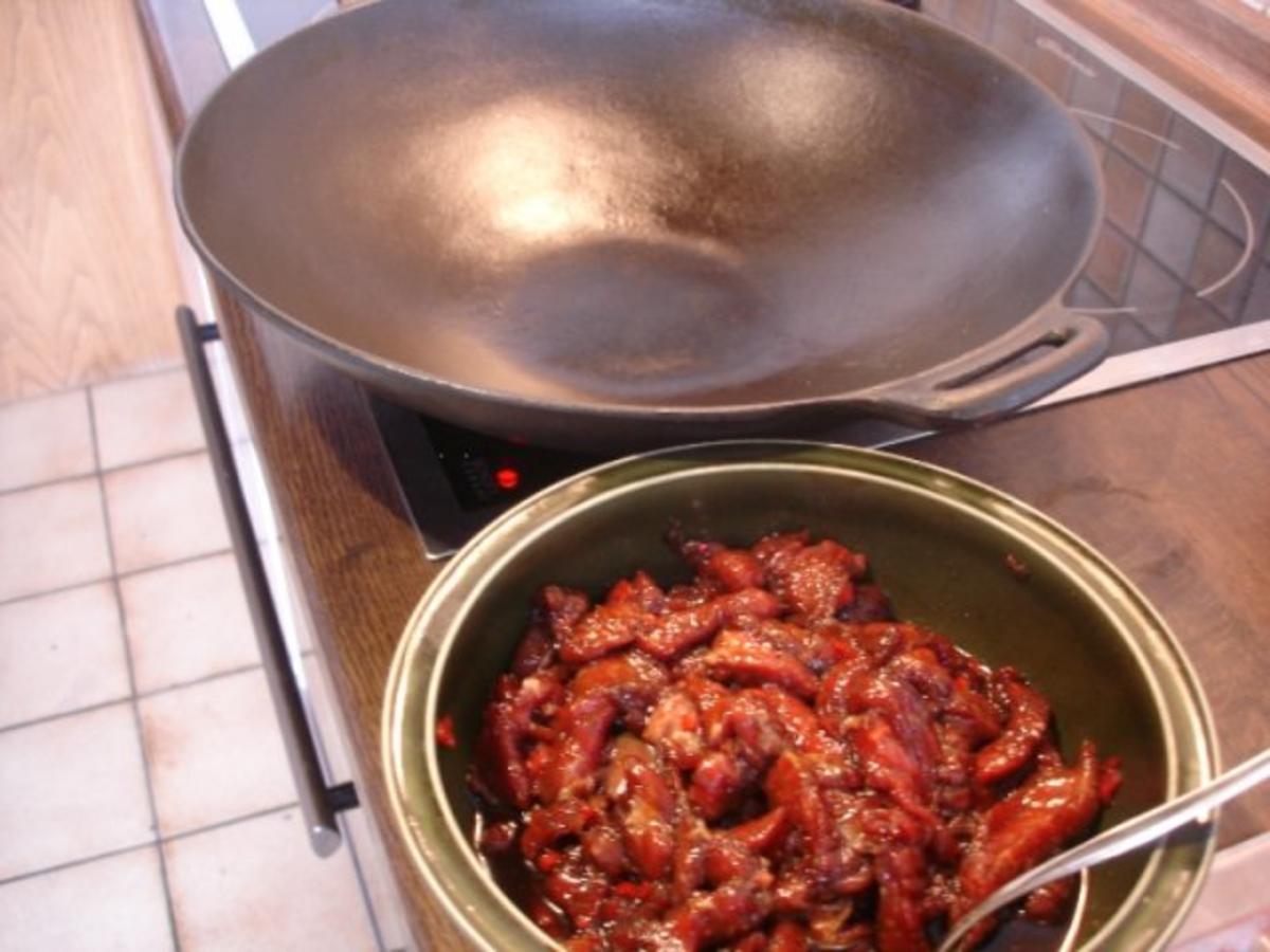 Chinesisches Rindfleisch mit Zuckerschoten und Möhrenblüten - Rezept - Bild Nr. 10