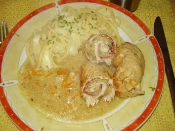 Putenröllchen in Röstzwiebelsauce - Rezept