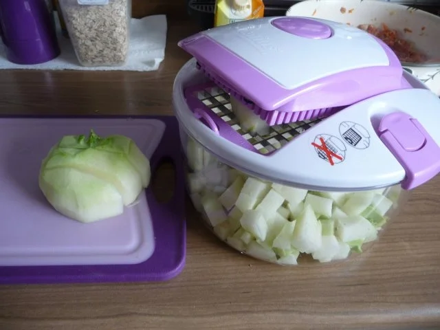 Rezept: Hackfleisch : Fleischküchle / Bouletten / Frikadellen an Kohlrabigemüse mit Salzkartoffeln Bild Nr. 10 Hackfleisch : Fleischküchle / Bouletten / Frikadellen an Kohlrabigemüse mit Salzkartoffeln - Rezept - Bild Nr. 10