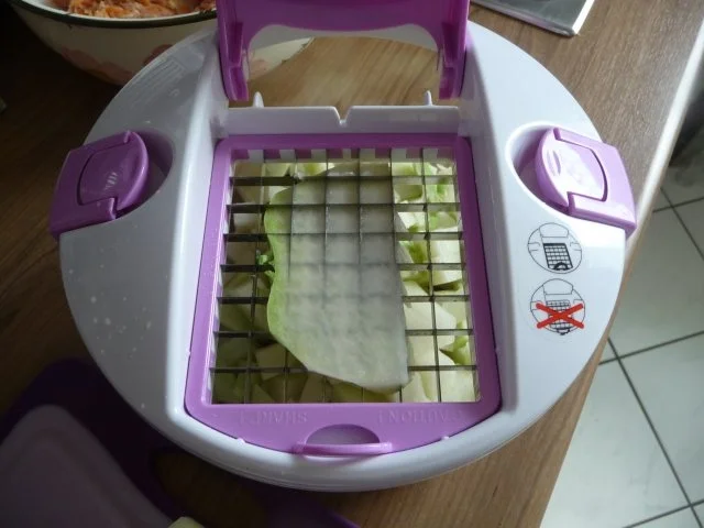 Rezept: Hackfleisch : Fleischküchle / Bouletten / Frikadellen an Kohlrabigemüse mit Salzkartoffeln Bild Nr. 11 Hackfleisch : Fleischküchle / Bouletten / Frikadellen an Kohlrabigemüse mit Salzkartoffeln - Rezept - Bild Nr. 11