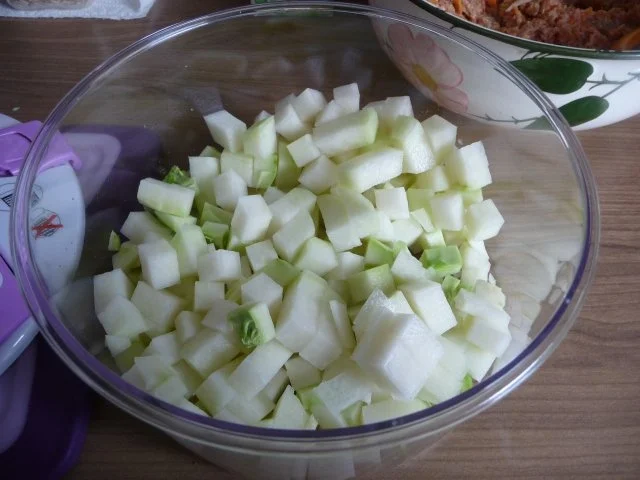Rezept: Hackfleisch : Fleischküchle / Bouletten / Frikadellen an Kohlrabigemüse mit Salzkartoffeln Bild Nr. 12 Hackfleisch : Fleischküchle / Bouletten / Frikadellen an Kohlrabigemüse mit Salzkartoffeln - Rezept - Bild Nr. 12