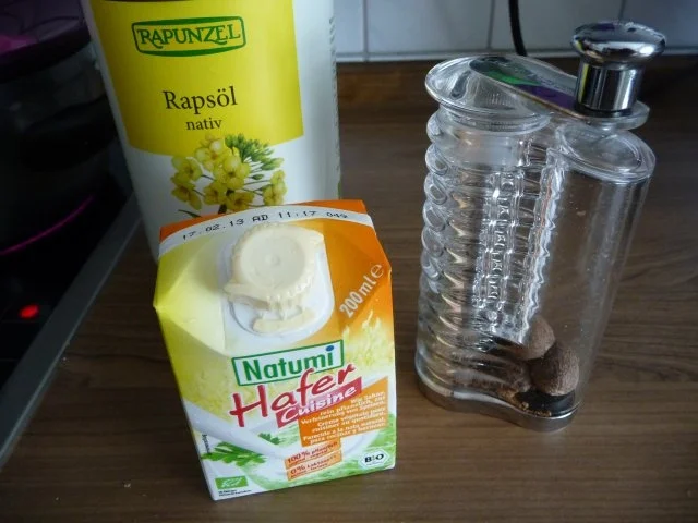 Rezept: Hackfleisch : Fleischküchle / Bouletten / Frikadellen an Kohlrabigemüse mit Salzkartoffeln Bild Nr. 15 Hackfleisch : Fleischküchle / Bouletten / Frikadellen an Kohlrabigemüse mit Salzkartoffeln - Rezept - Bild Nr. 15