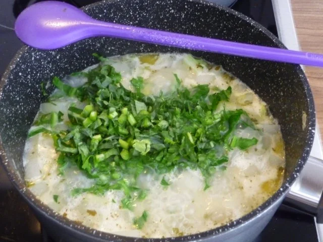 Rezept: Hackfleisch : Fleischküchle / Bouletten / Frikadellen an Kohlrabigemüse mit Salzkartoffeln Bild Nr. 17 Hackfleisch : Fleischküchle / Bouletten / Frikadellen an Kohlrabigemüse mit Salzkartoffeln - Rezept - Bild Nr. 17