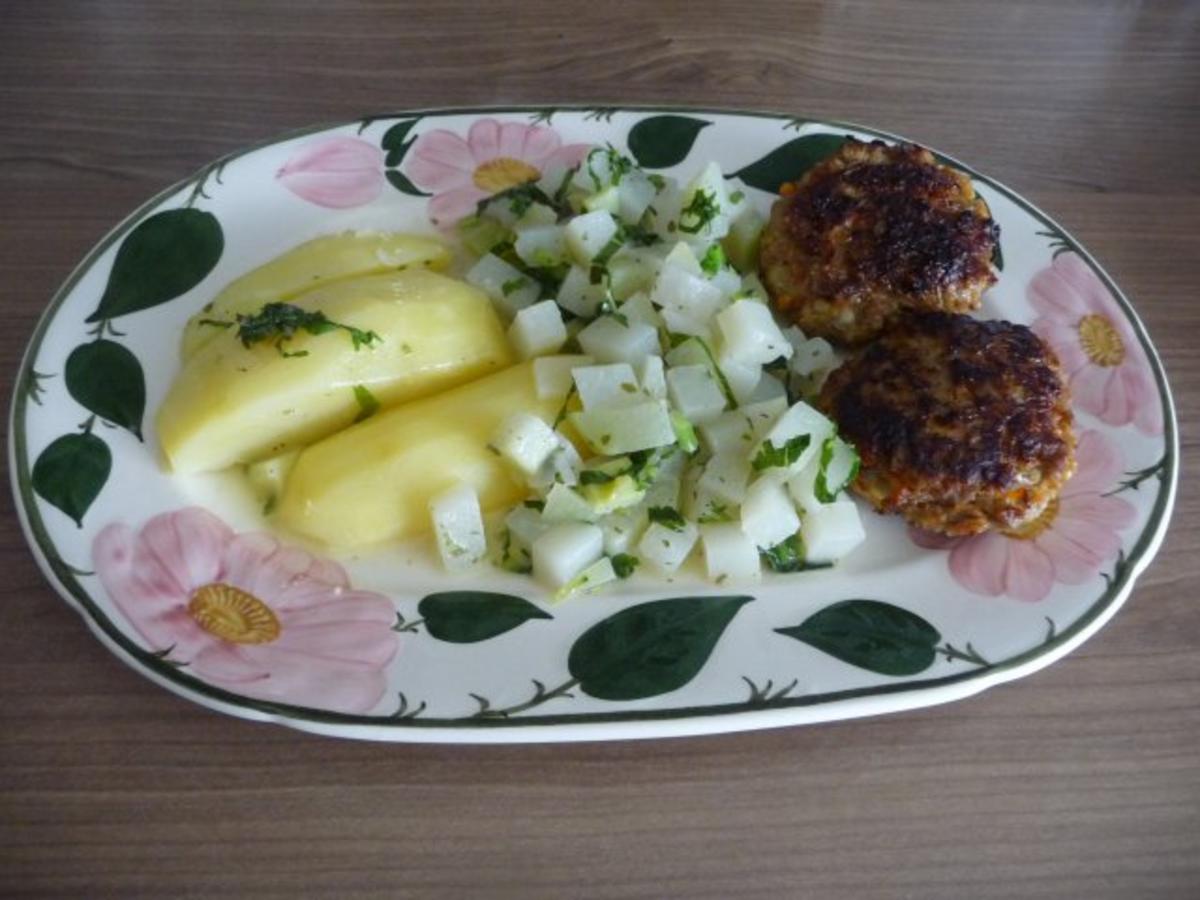 Hackfleisch : Fleischküchle / Bouletten / Frikadellen an Kohlrabigemüse mit Salzkartoffeln - Rezept