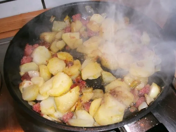 Bratkartoffeln mit Sülze und Remouladensoße - Rezept - Bild Nr. 3