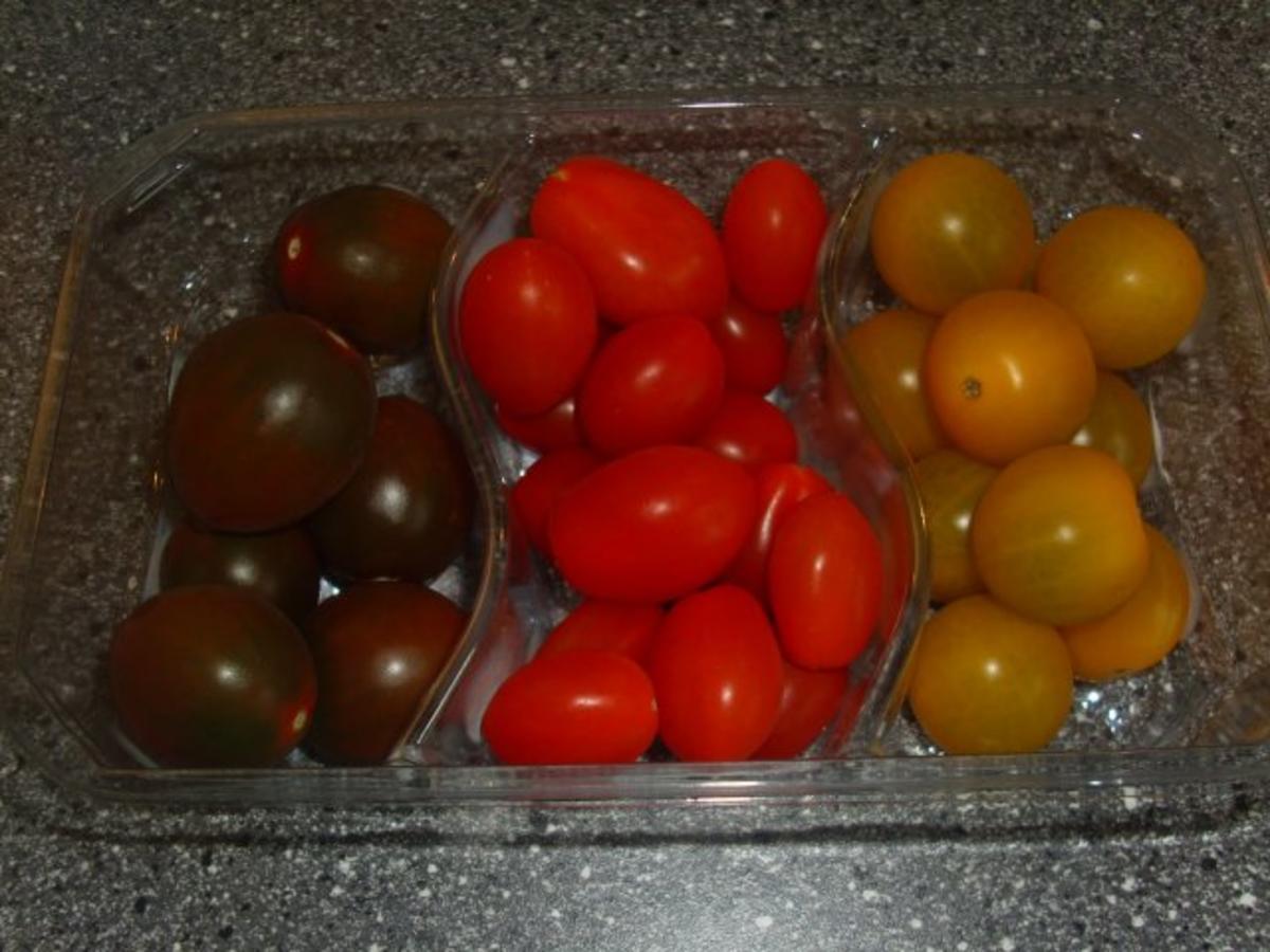 Salat aus dreierlei Tomaten und Feta - Rezept - Bild Nr. 3