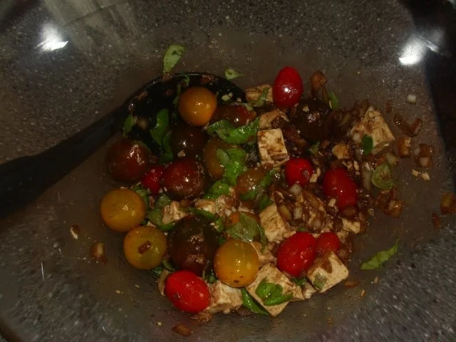 Salat aus dreierlei Tomaten und Feta - Rezept - Bild Nr. 4