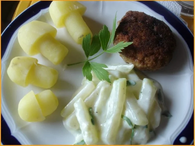 Kräuterbuletten mit Kohlrabigemüse und Kartoffelpilzen - Rezept