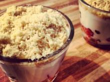 Erdbeer-Minzjoghurt mit Crumbles - Rezept