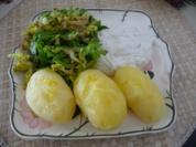 Fleischlos : Pellkartoffeln mit Leinöl, dazu Quark und Salat - Rezept