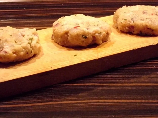 Kabeljaupflanzerl mit Drillingen und Aioli - Rezept - Bild Nr. 8