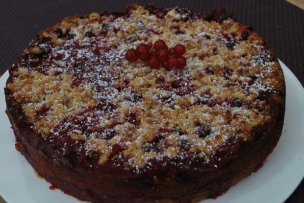 Käse-Streusel-Kuchen mit Johannisbeeren - Rezept - kochbar.de