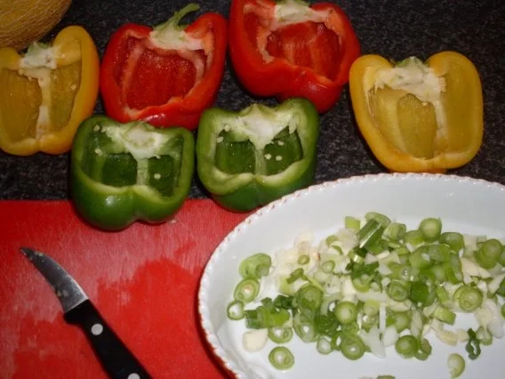 Rezept: Rinderleber - Stückchen in gedünstete Paprikaschoten.... Bild Nr. 2 Rinderleber - Stückchen in gedünstete Paprikaschoten.... - Rezept - Bild Nr. 2