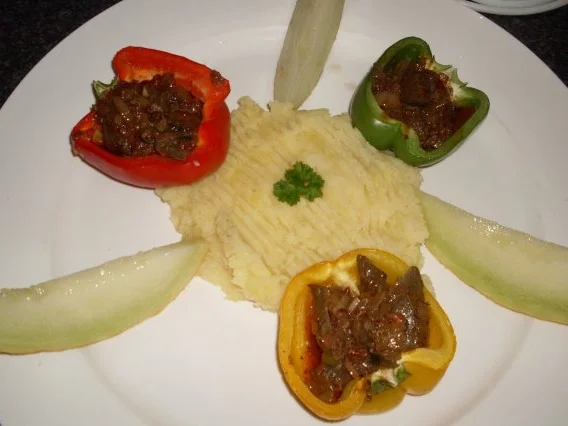 Rezept: Rinderleber - Stückchen in gedünstete Paprikaschoten.... Bild Nr. 4 Rinderleber - Stückchen in gedünstete Paprikaschoten.... - Rezept - Bild Nr. 4