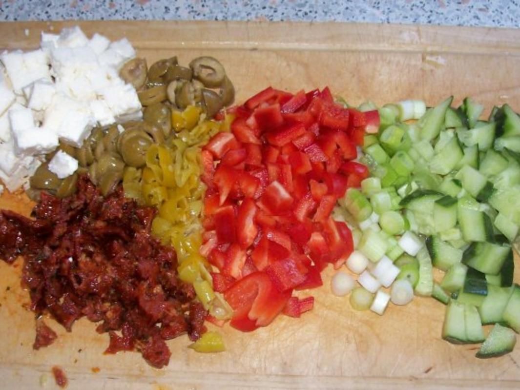 Tortellinisalat mit Tomatendressing und Kräutern - einfach - 35 kcal/100g