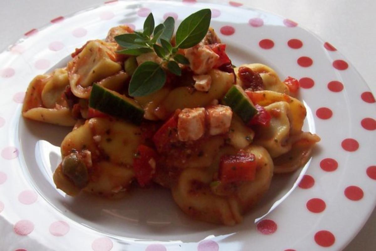 Tortellinisalat mit Tomatendressing und Kräutern - Rezept - Bild Nr. 7