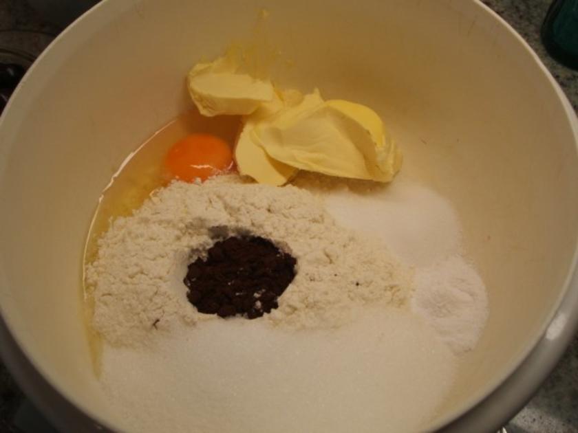 Backen: Kirschenkuchen mit Schokoboden - schnell &amp; einfach - von lunapiena