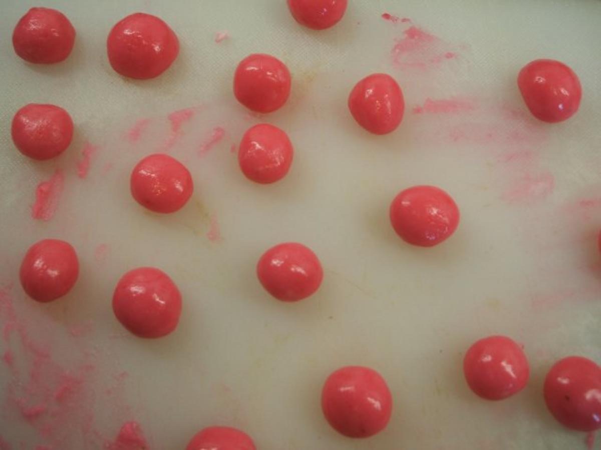 Pralinen: Cremehütchen mit Johannisbeergeschmack - Rezept - Bild Nr. 6