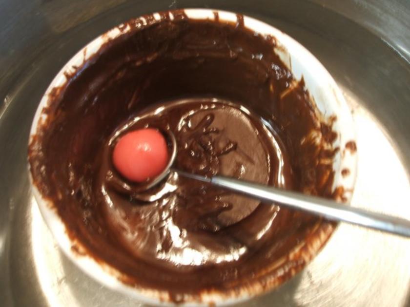 Pralinen: Cremehütchen mit Johannisbeergeschmack - Rezept - kochbar.de