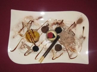 Rezept: Garnatxa-Parfait, Creme de Xocolate und Wildpfirsich-Flan - Katalanische Trilogie Garnatxa-Parfait, Creme de Xocolate und Wildpfirsich-Flan - Katalanische Trilogie - Rezept