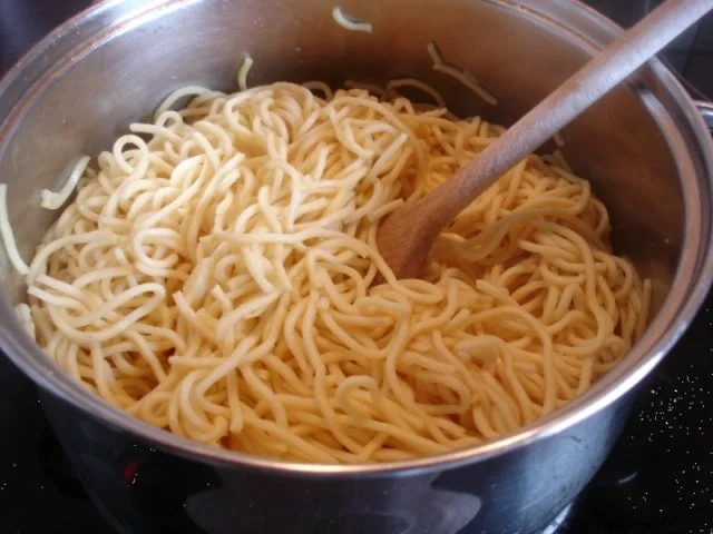 Asiatisches Chili-Hähnchenbrustfilet mit Mie-Nudeln - Rezept - Bild Nr. 4