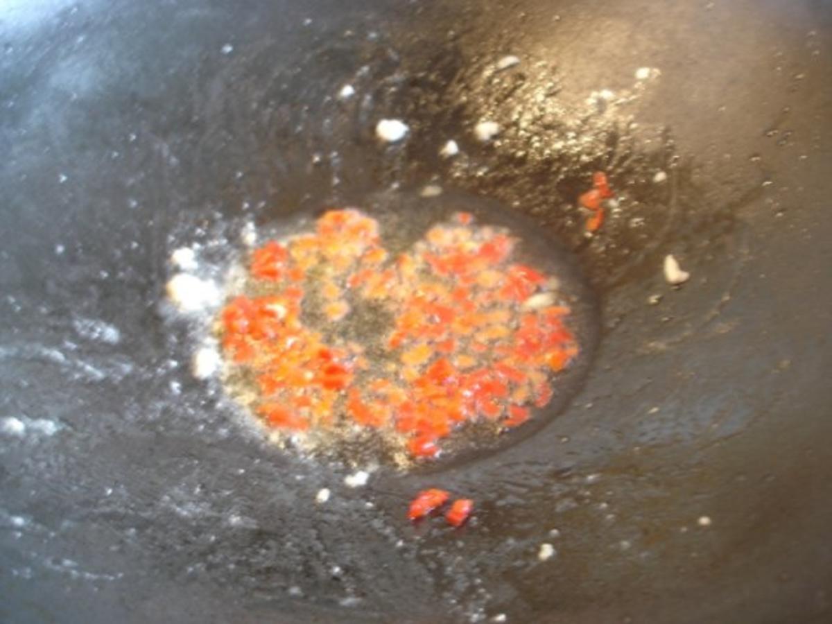 Asiatisches Chili-Hähnchenbrustfilet mit Mie-Nudeln - Rezept - Bild Nr. 7
