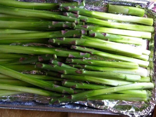 Grillen: Kottelet mit grünem gegrillten Spargel - Rezept - Bild Nr. 2