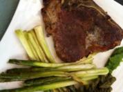 Grillen: Kottelet mit grünem gegrillten Spargel - Rezept