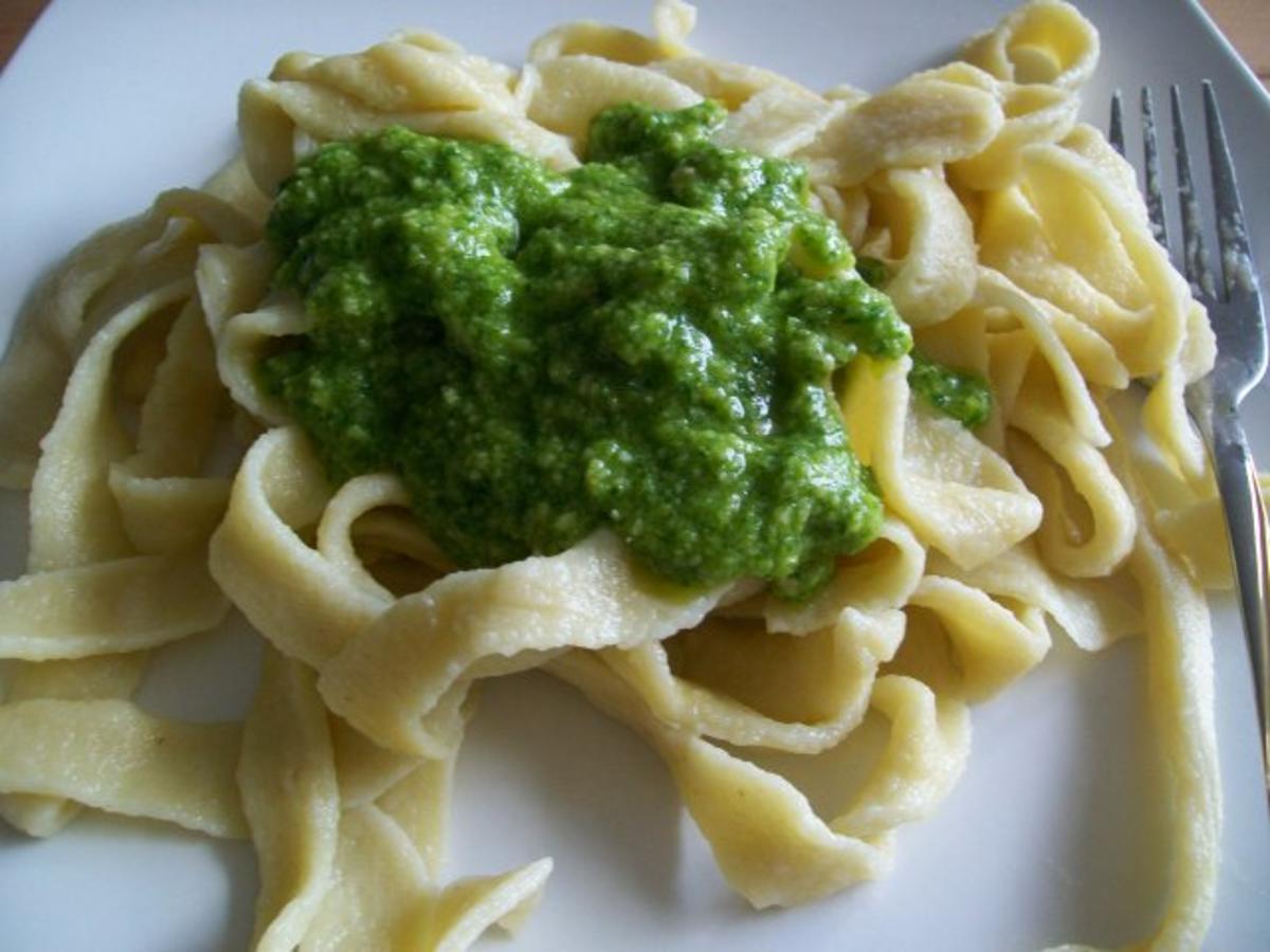 Basilikum Pesto Rezept Mit Bild Kochbar De