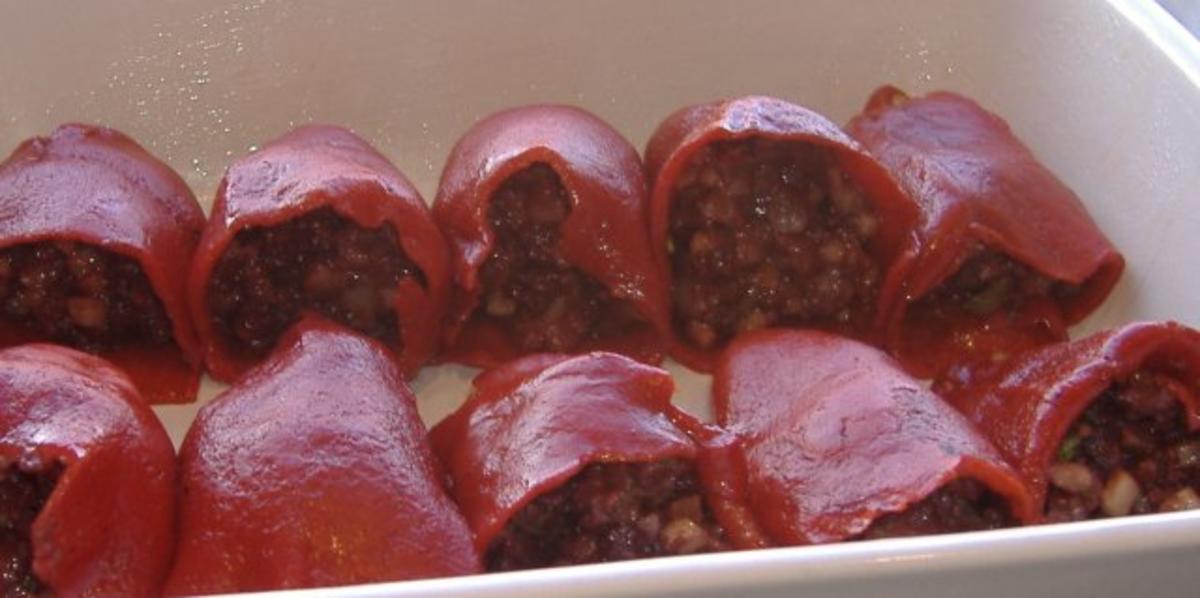 Paprika mit Apfel-Blutwurstfüllung auf Kartoffelsauce - Rezept - Bild Nr. 4