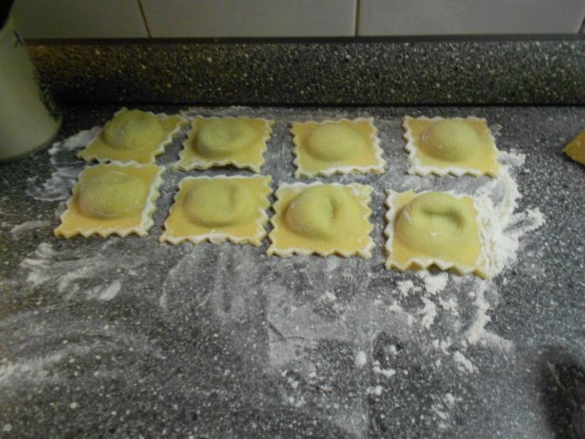 Ravioli mit Spinat Ricotta Füllung in Käsesoße - Rezept - Bild Nr. 39