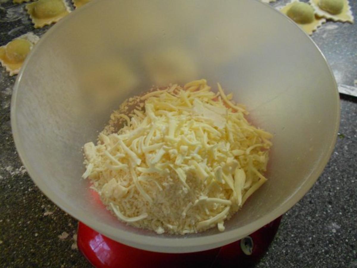 Ravioli mit Spinat Ricotta Füllung in Käsesoße - Rezept - Bild Nr. 47