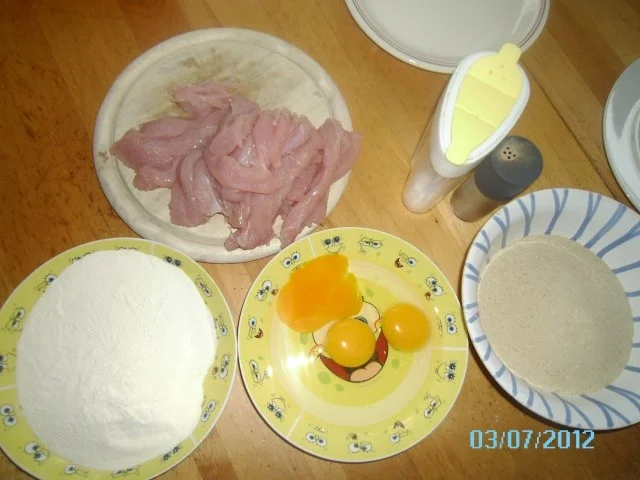 Rezept: Panierte Putenstreifen auf grünem Salat Bild Nr. 2 Panierte Putenstreifen auf grünem Salat - Rezept - Bild Nr. 2