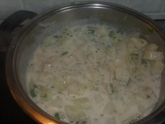 Bratwurstschnecken mit Kartoffelpürre und Kohlrabigemüse - Rezept - Bild Nr. 4