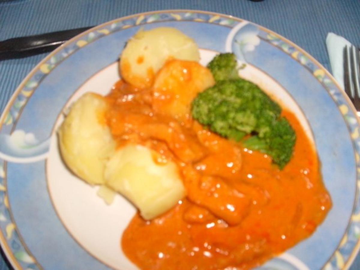 Bilder für Geschnetzeltes in Paprika-Tomatensoße - Rezept