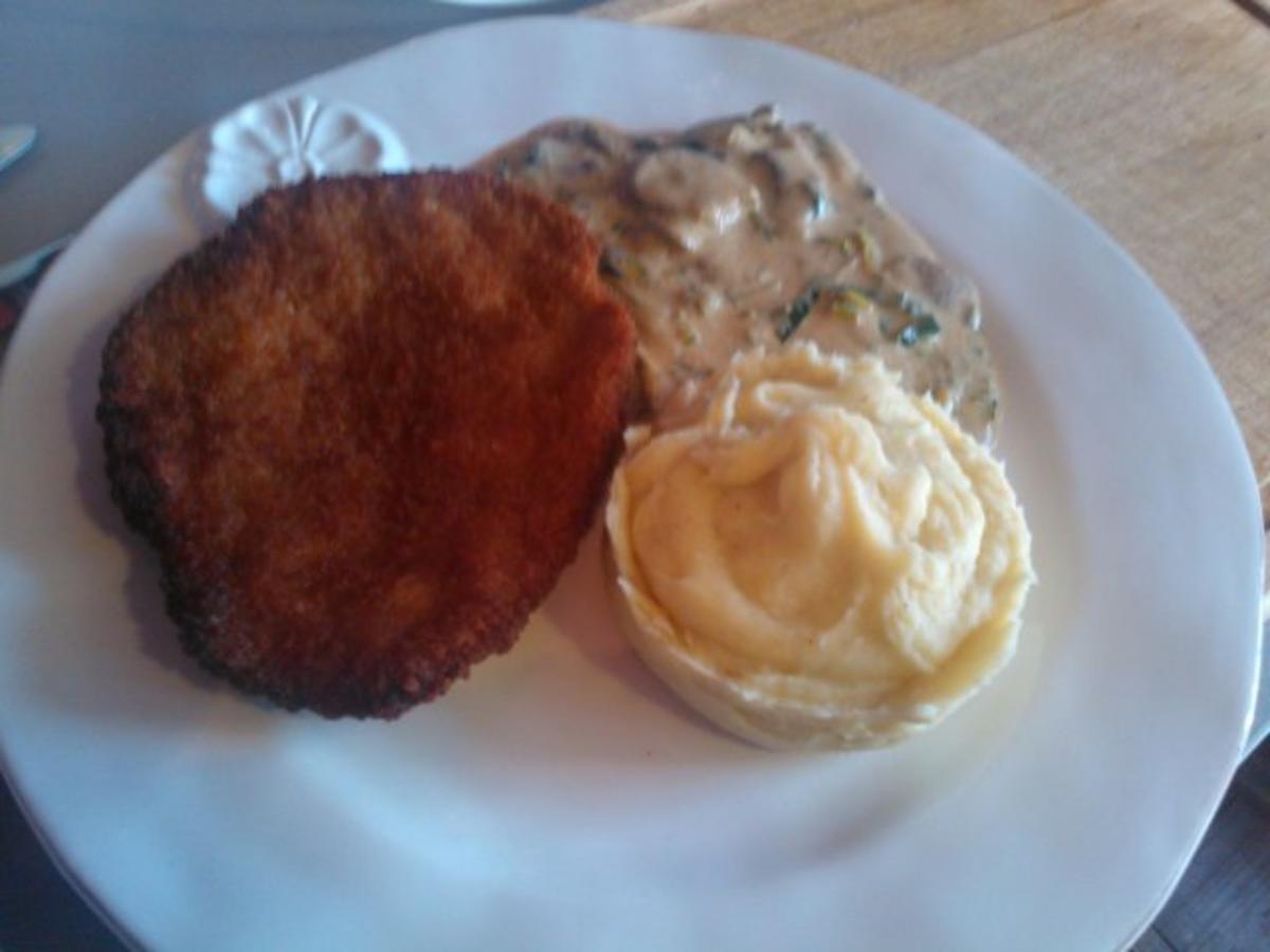 Bilder für Wiener-Schnitzel mit KaPue und Champignon-Rahmgemuese - Rezept