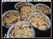 BiNe` S KIRSCHMUFFINS MIT STREUSELN - Rezept