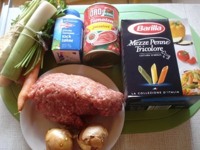 Rezept: Mett-Gemüse-Sauce mit Nudeln Bild Nr. 2 Mett-Gemüse-Sauce mit Nudeln - Rezept - Bild Nr. 2