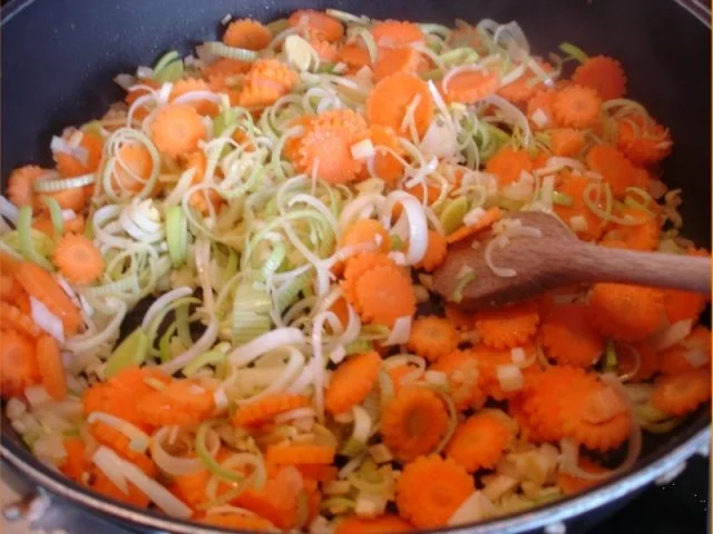 Rezept: Mett-Gemüse-Sauce mit Nudeln Bild Nr. 12 Mett-Gemüse-Sauce mit Nudeln - Rezept - Bild Nr. 12