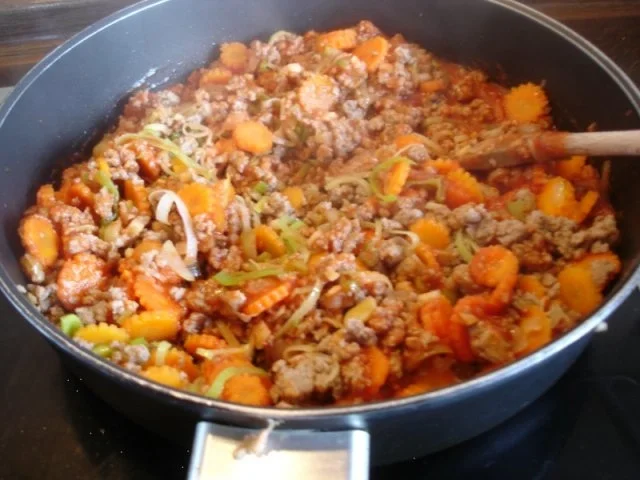 Rezept: Mett-Gemüse-Sauce mit Nudeln Bild Nr. 15 Mett-Gemüse-Sauce mit Nudeln - Rezept - Bild Nr. 15