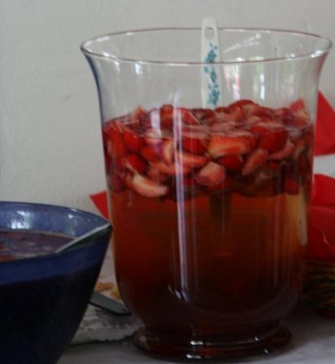 Bilder für GETRÄNKE: Bowlen: Erdbeer-Cranberry-Bowle o. Alkohol - Rezept