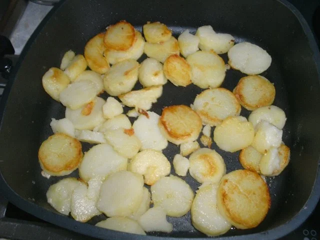 Fleischkäse mit Ei auf Pfeffer- Rahmsauce - Rezept - Bild Nr. 3