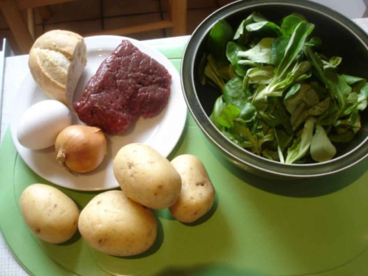 Frikadellen mit Kartoffelpüree und Feldsalat - Rezept - Bild Nr. 2