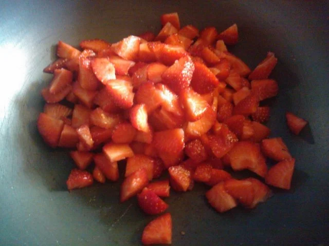 Rezept: Erdbeer-Konfituere (wie die Franzosen sie lieben, habe dort 1 1/2 Jahre in Paris gelebt) Erdbeer-Konfituere (wie die Franzosen sie lieben, habe dort 1 1/2 Jahre in Paris gelebt) - Rezept