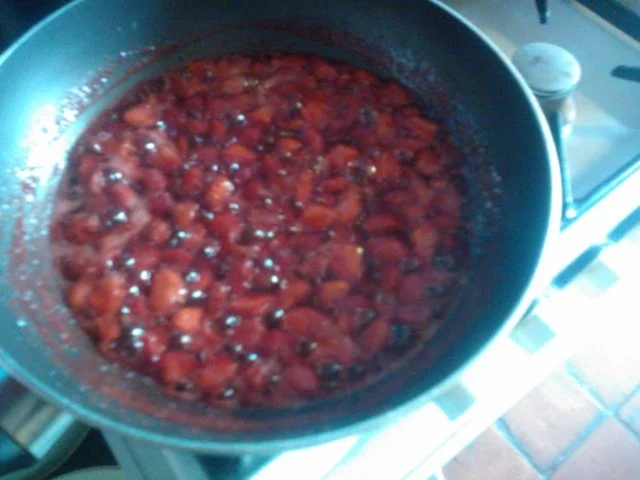 Rezept: Erdbeer-Konfituere (wie die Franzosen sie lieben, habe dort 1 1/2 Jahre in Paris gelebt) Bild Nr. 3 Erdbeer-Konfituere (wie die Franzosen sie lieben, habe dort 1 1/2 Jahre in Paris gelebt) - Rezept - Bild Nr. 3