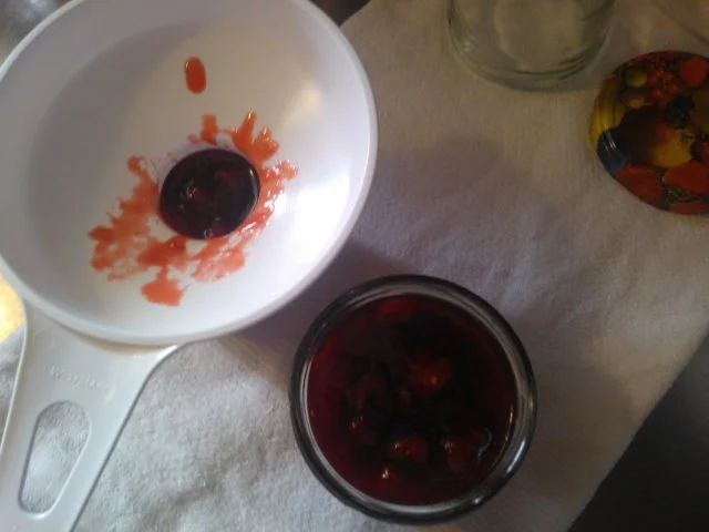 Rezept: Erdbeer-Konfituere (wie die Franzosen sie lieben, habe dort 1 1/2 Jahre in Paris gelebt) Bild Nr. 5 Erdbeer-Konfituere (wie die Franzosen sie lieben, habe dort 1 1/2 Jahre in Paris gelebt) - Rezept - Bild Nr. 5