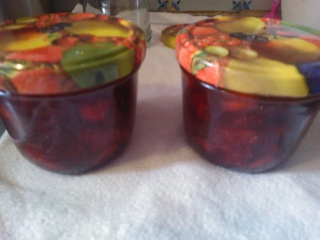 Rezept: Erdbeer-Konfituere (wie die Franzosen sie lieben, habe dort 1 1/2 Jahre in Paris gelebt) Bild Nr. 5 Erdbeer-Konfituere (wie die Franzosen sie lieben, habe dort 1 1/2 Jahre in Paris gelebt) - Rezept - Bild Nr. 5